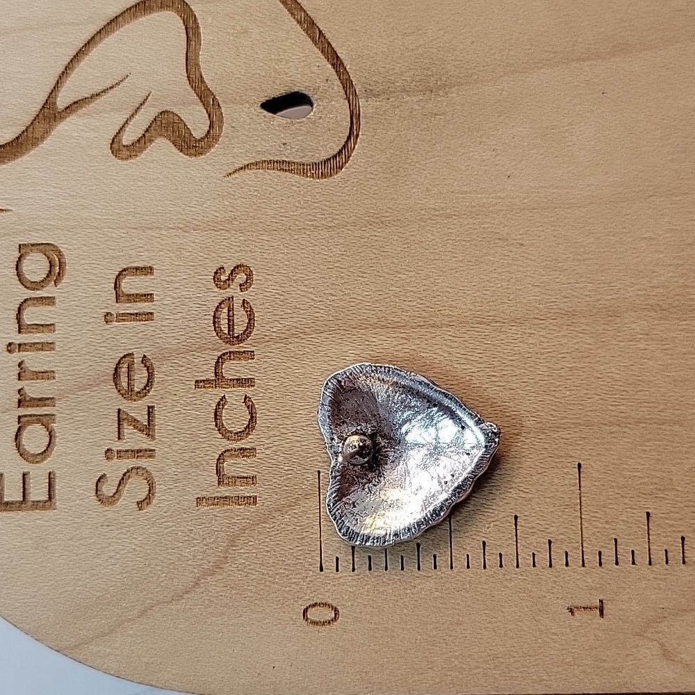 🔥LAST PAIR🔥 SOUTHWESTERN Silver Heart Stud Earrings - Picture 5 of 6